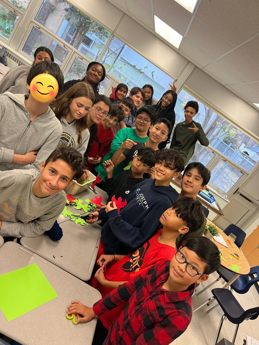 MrsSajda's tweet photo. Our #AdventActsofKindness have begun! Today our Grade 8 YFAs worked hard at cutting, stringing and hanging the Angels for our Annual Angel on the Tree initiative. More info on the rest of our Acts of Kindness initiatives to come soon! #BuildingLeaders #ProudTeacher #Grade8isGreat https://t.co/Id3U0Aae8M