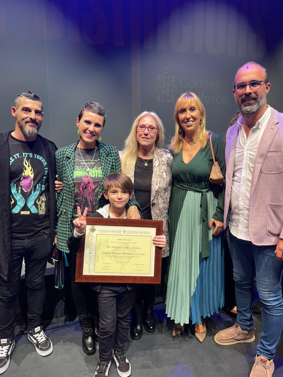 SolerCatalina's tweet image. Un orgull poder assistir a la cerimónia del Premis i honors @Consellmallorca i que dues persones premiades siguin felanitxeres @mariona8co i Guillem
Timoner a títol pòstum #orgullfelanitxer