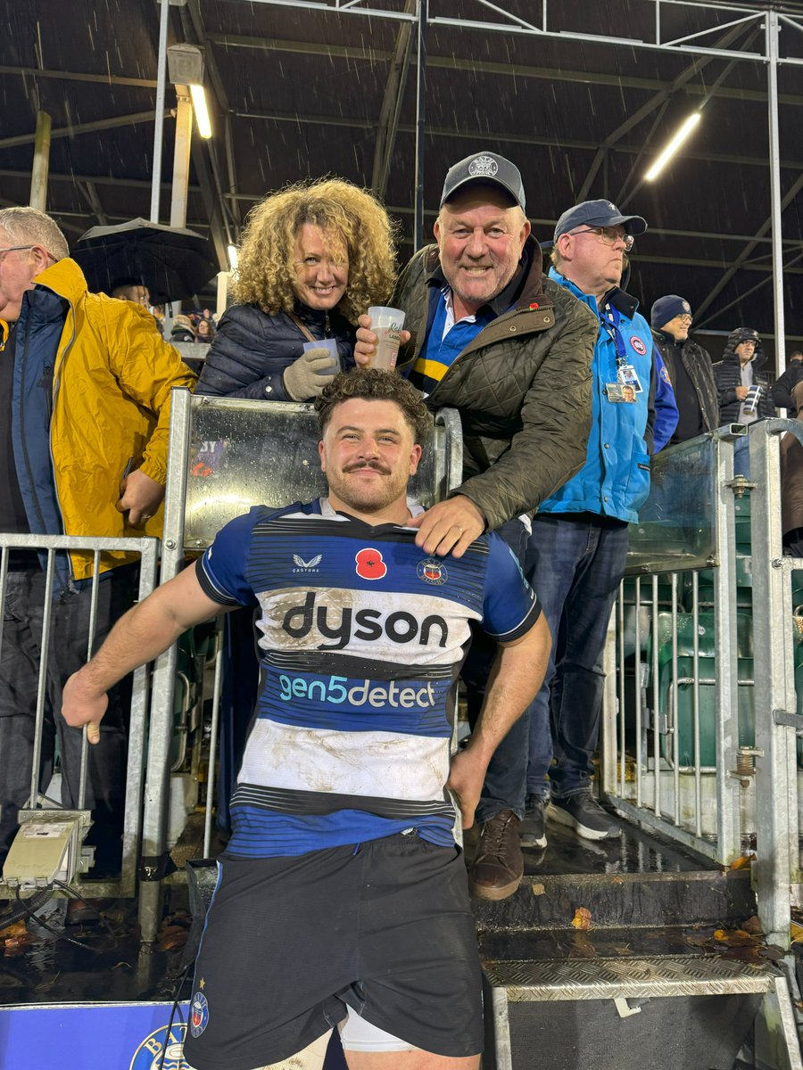 Celebrating a derby win with the family 🫶 A moment to remember for @finn_russell and @ABarbeary 🙏 #GallagherPrem #BATvBRI