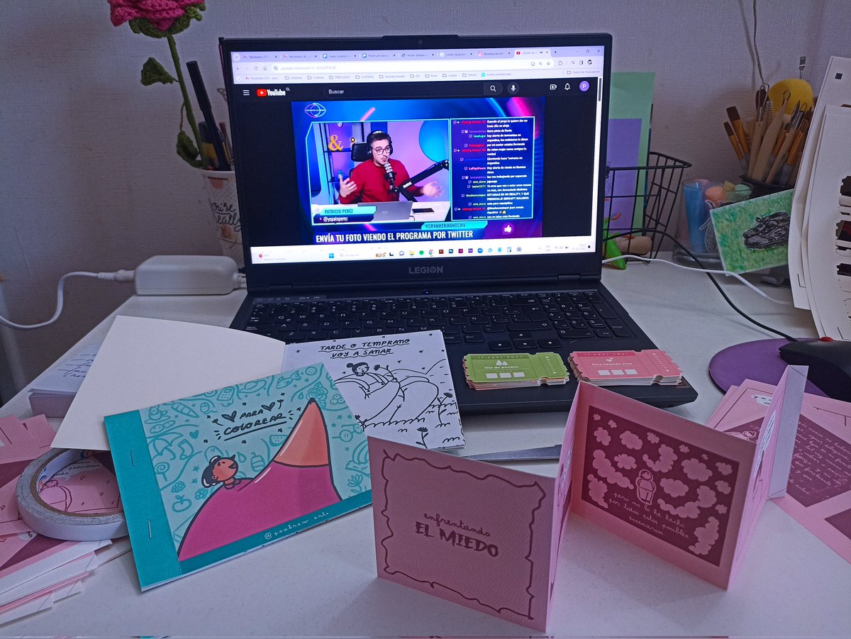 Aquí preparando material para la feria de ilustración que tendré mañana 💞✨ #GranHermanoCHV