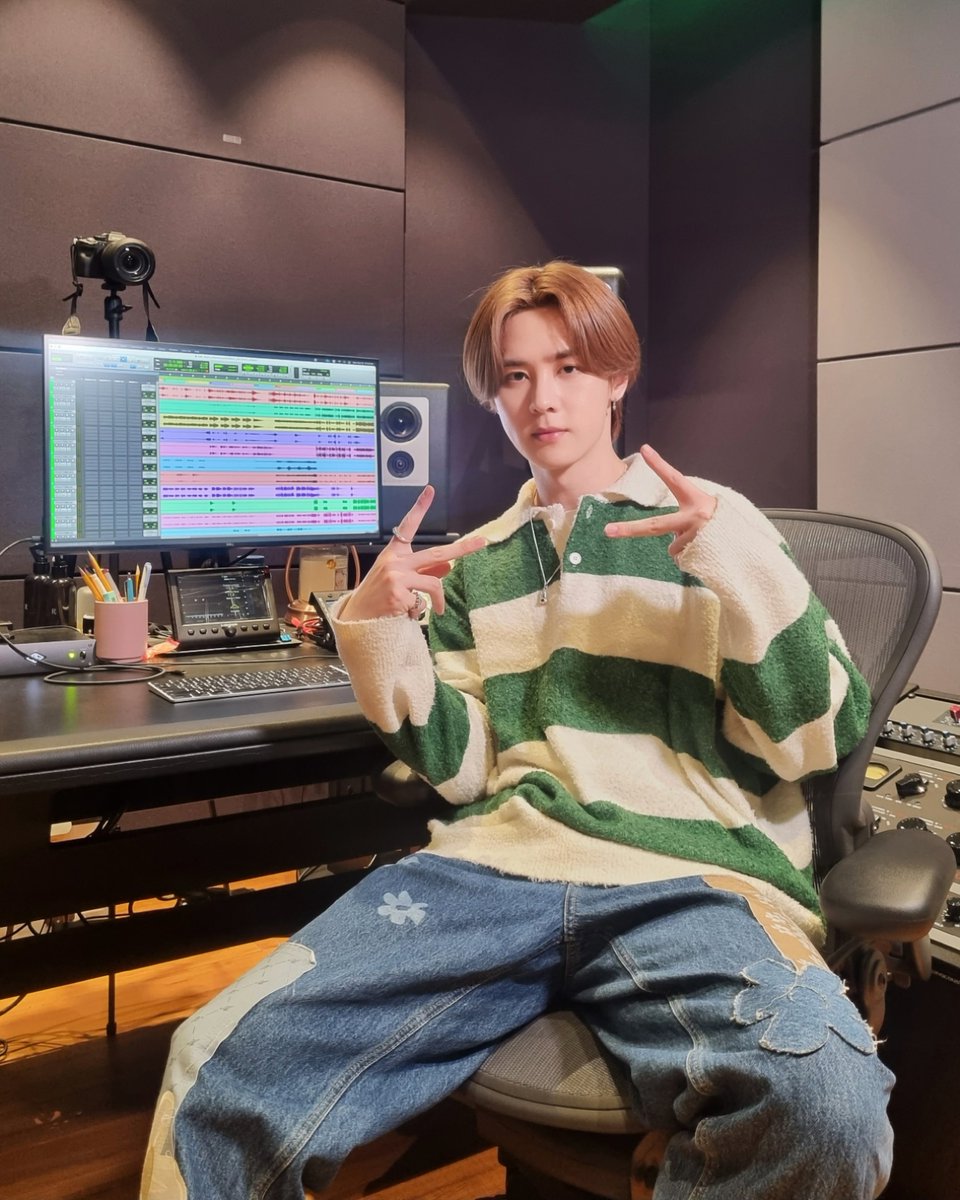 NCTsmtown's tweet photo. 💻🎧🎶✨

#WayV #Phantom #KUNRemix
#WayV_Phantom_KUNRemix #NCTLAB
#KUN #钱锟 #쿤
#NCT #威神V https://t.co/7X71nFTIgZ
