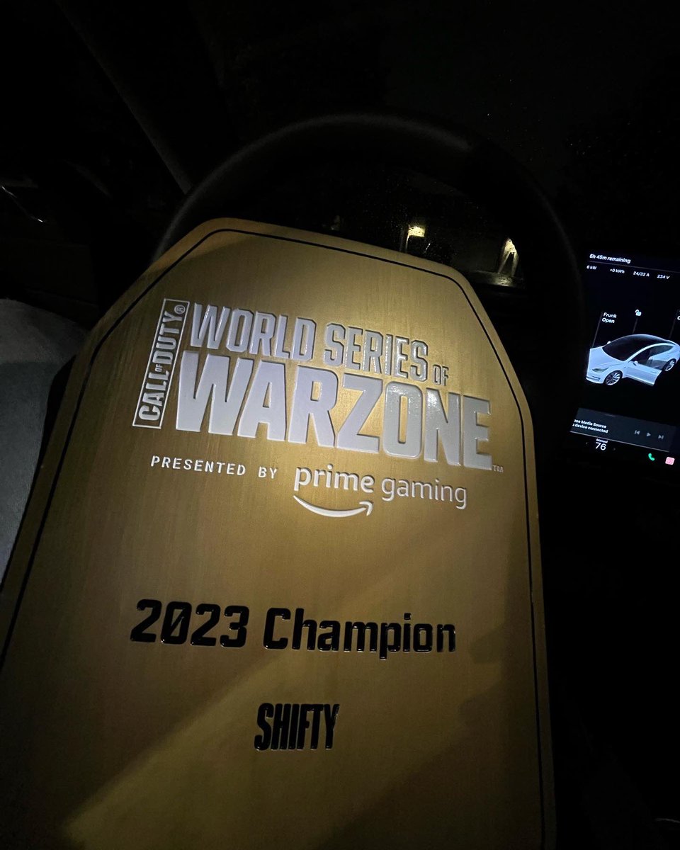 TeamDiverge's tweet photo. #1 in the World. @ShiftyTV_ holding his Trophy for winning the $1.2M World Series of Warzone Global Finals. #TDonTop https://t.co/ZR6kAteQxc