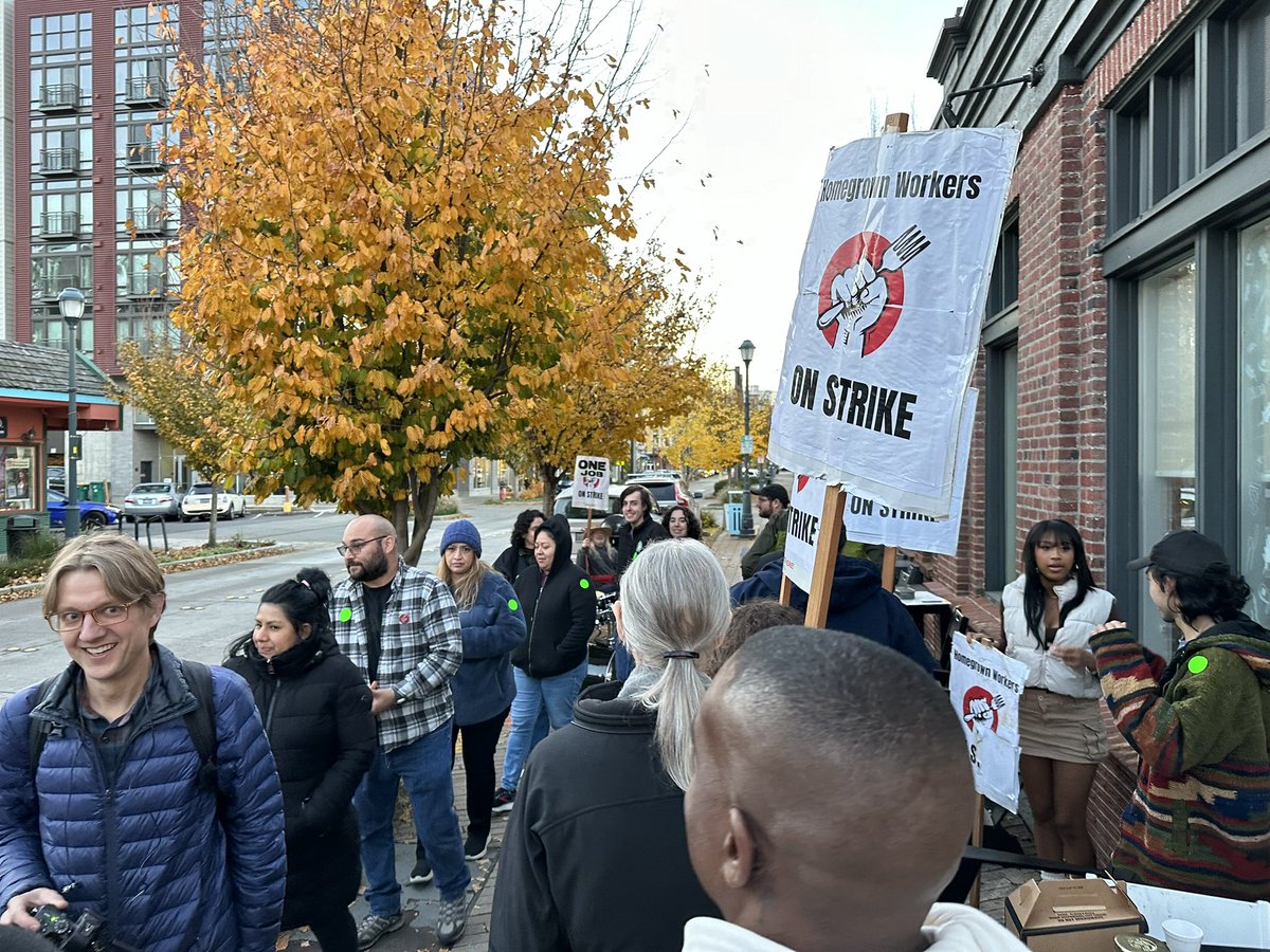 MLKLabor's tweet photo. .@eathomegrown workers continue to fight for a union contract and we’ll be by their side until the company stops retaliating and justice is achieved! #bringbacksyd @uhlocal8 @OurUnionIsHG https://t.co/Vgmq2iip5r