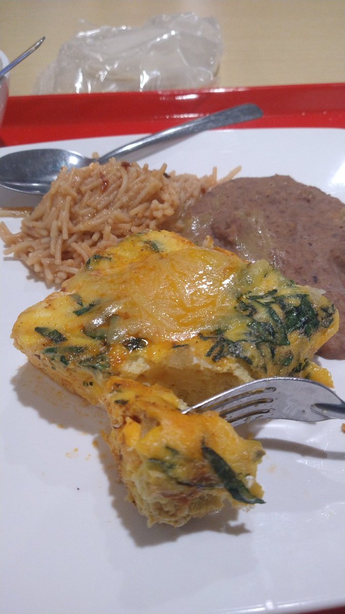 TheRichard_OMG's tweet photo. Según los cocineros esto es una torta española, que dicen? https://t.co/aRYxl4whLR