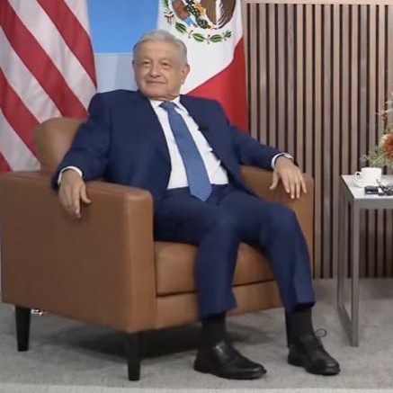 PFifiona's tweet photo. ¿A quién en su sano juicio le puede parecer honorable que lo represente este mamarracho? 🤦‍♀️ https://t.co/S2HnPue587