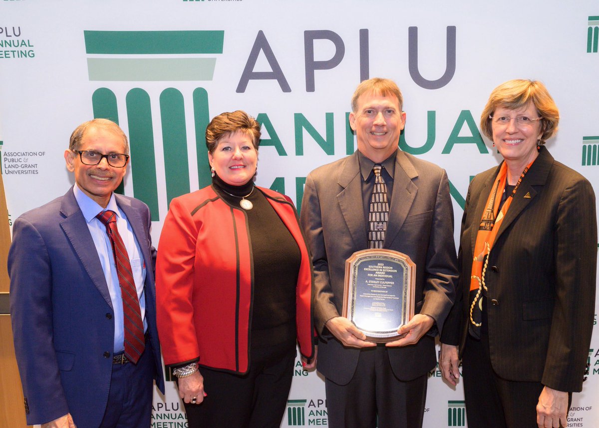Celebrating Stanley Culpepper for Supporting Family Farms through Improved Weed Management and Pesticide Stewardship Practices to win the Southern Region Excellence in Extension Award