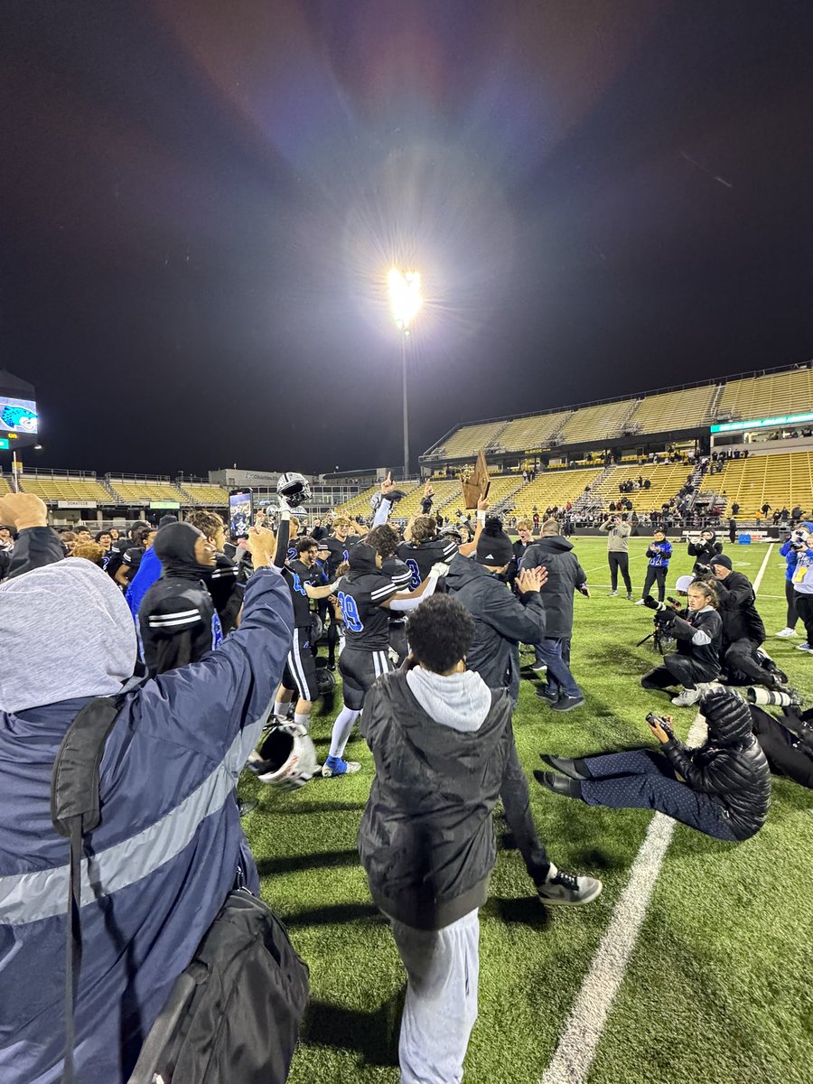 Congrats <a href="/BradleyJaguarFB/">Bradley Football</a> 🏈 — REGIONAL CHAMPS! 

FINAL 4 BOUND!

#Fam 🏀🏈💙