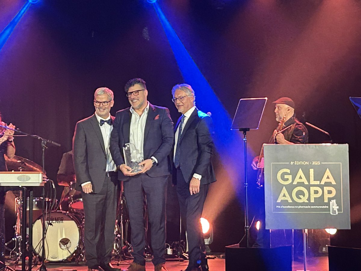 VotrePharmacien's tweet photo. #GalaAQPP2023 : Félicitations à Philippe Desmarais, pharmacien propriétaire à la carrière exemplaire. #PrixAQPP2023 https://t.co/WEmyRedF8i