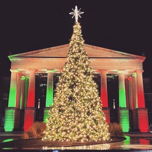 ReffoDeals's tweet photo. The #Downtown #Raleigh tree lighting ceremony was a success, and the holidays are officially here!
If you don't make it onto Santa's "nice" list, don't worry, you can still snag discounts on https://t.co/6FBORpfRVB ☺️🌲 
#dtr #raleighnc #downtownraleigh #raleighrestaurants https://t.co/dSKvBoLyiC
