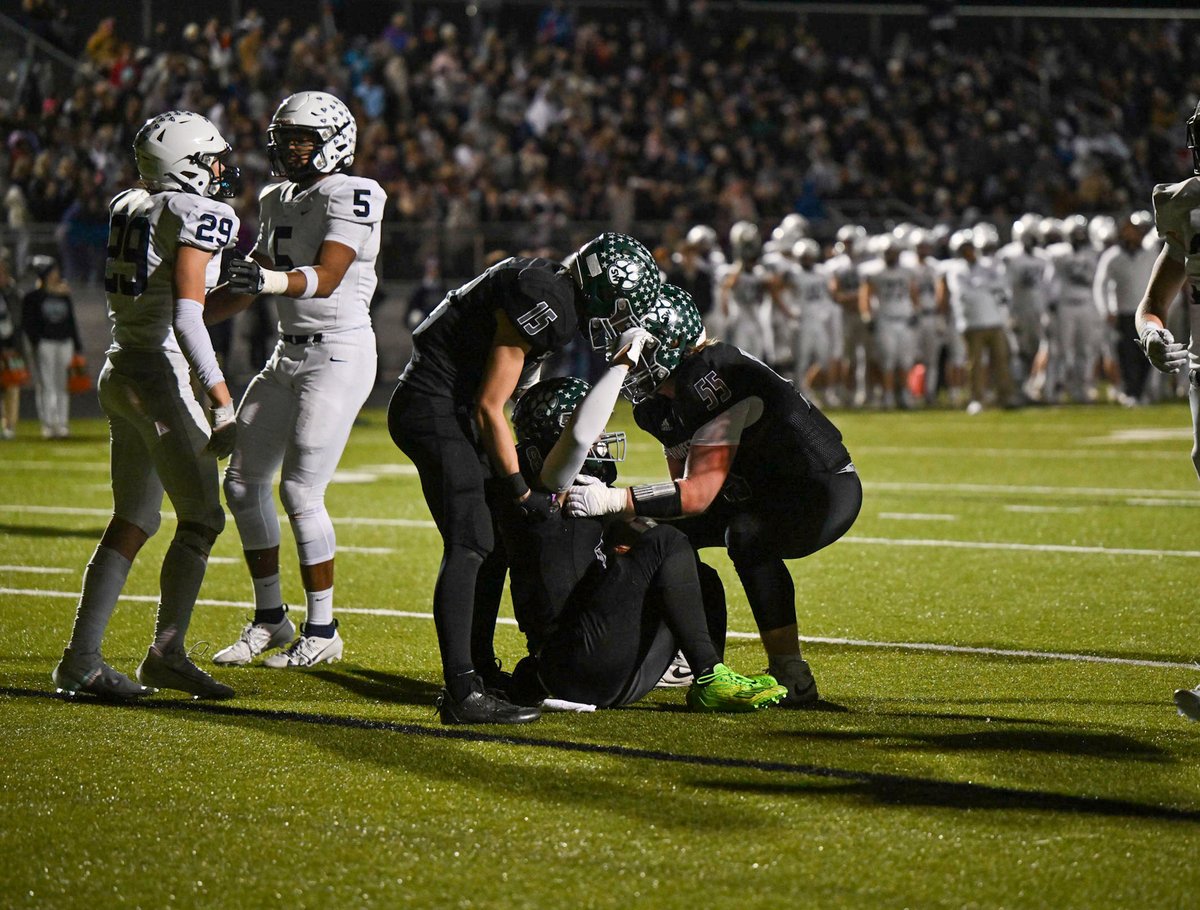 .<a href="/HyVeeKCMetro/">Kansas City Hy-Vee</a> Game of the Week -

Emmitt Peters with a 5-yard TD catch!

Dunn's 47th TD pass of the year.

Mill Valley 35
BV Southwest 47     3Q - 0:15

🔥📸 <a href="/PhotoRainey/">David Rainey</a>