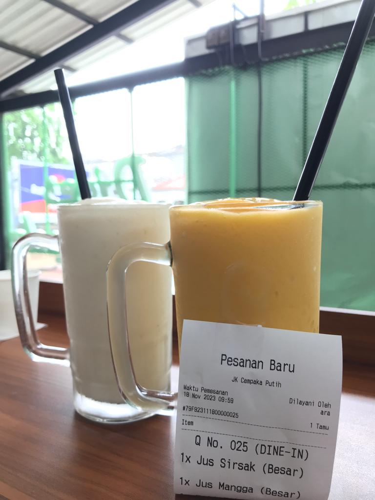 Jangdaraa's tweet photo. Jus segelas besar gini cuma 15 rebu.
Kentel banget pula.
Enak!
#JusKode
#DjoesKode https://t.co/95BJZ40bcf