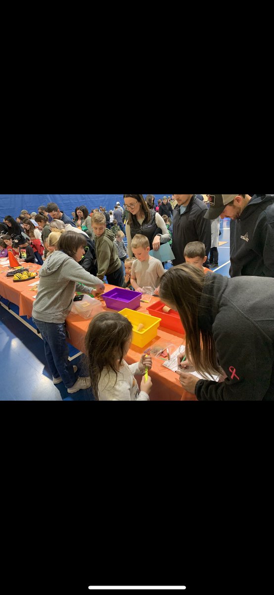 MrBoscan's tweet photo. What an awesome STEAM night for RESN! https://t.co/qvRmfdSc7b