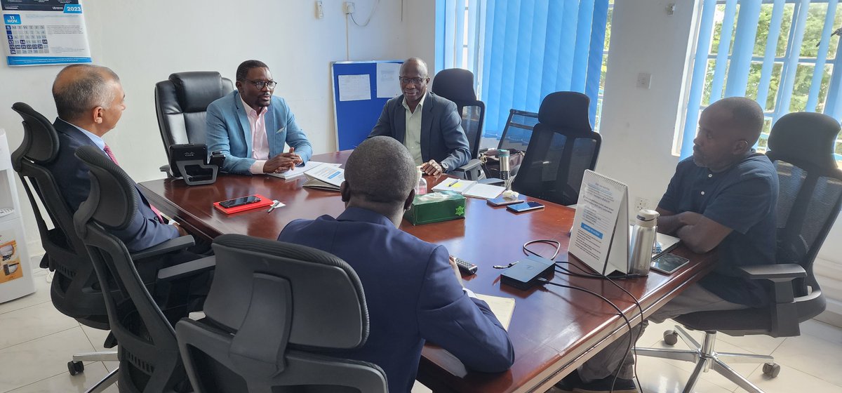 WHOSierraLeone's tweet photo. Today, the Head of the @ifrc delegation in 🇸🇱, Dr Ghulam M Awan, paid a courtesy call to the WHO Country Representative in 🇸🇱, @nuwagira15 and held bilateral discussions including harnessing current and future opportunities to support the country. https://t.co/jvWJg3ExHM