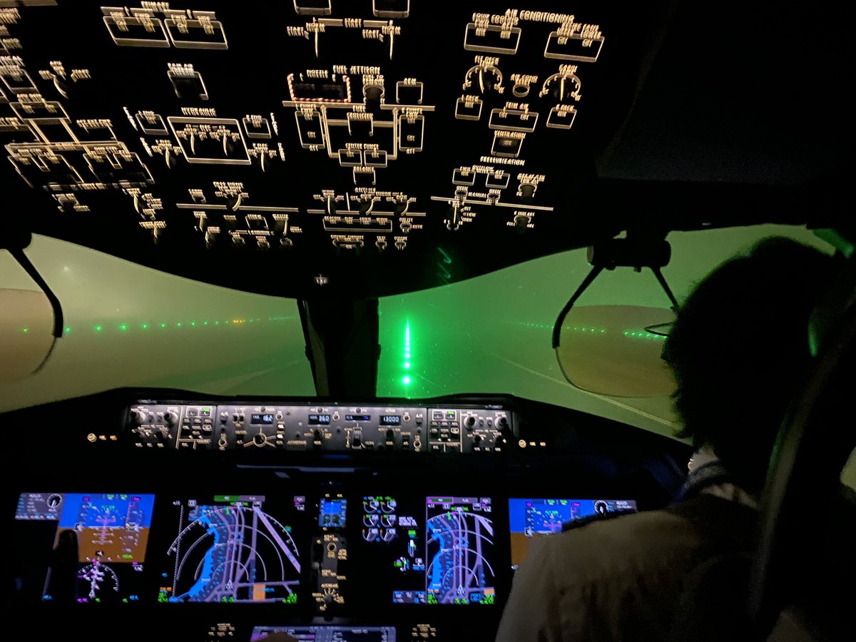 FelixPiquero's tweet image. Procedimientos de baja visibilidad activados !! #avgeek #LEMD #b787 #aviacion