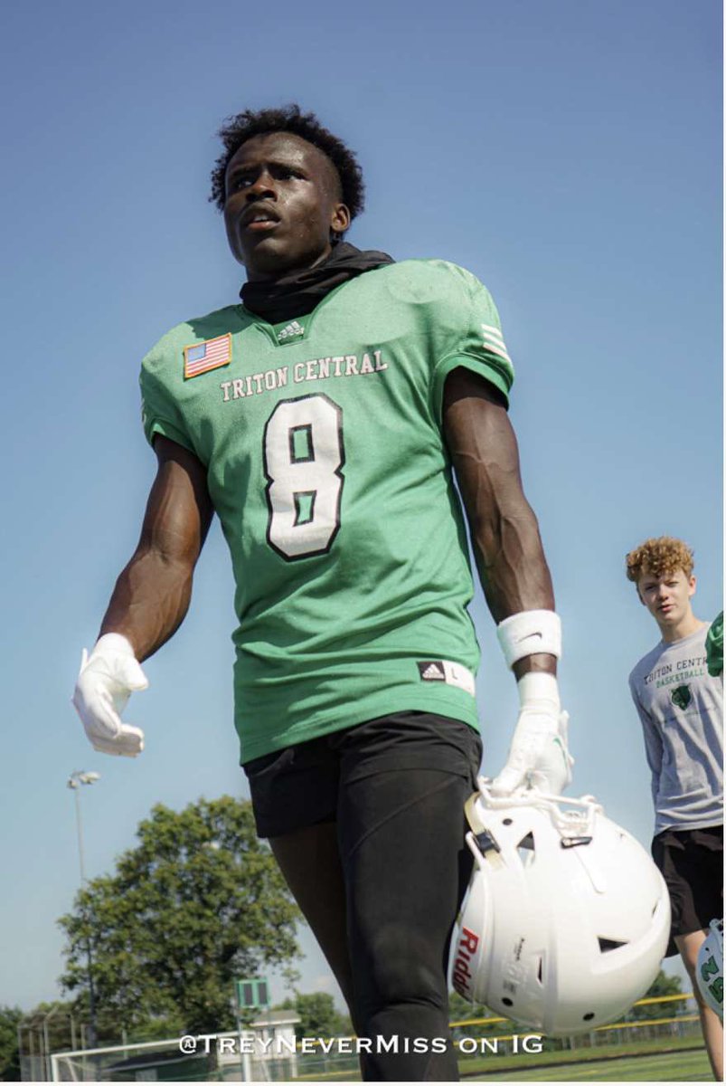 DunvilleAnthony's tweet photo. Anthony Dunville
6 Foot 184LBS
Only played 9 Games
4.53 40 
- 20 receptions 
- 487 Yards
- 5 TD
- 2 INT
@IndianaPreps @IndyWeOutHere @PitViperindiana @NDN_PrepZone @CoachKegley9 @GIANTfmnews @TheSupercop2366 @NWSIndianapolis 

Film⬇️🎥

https://t.co/2oSEyF9v93 https://t.co/RWthrHvrkF