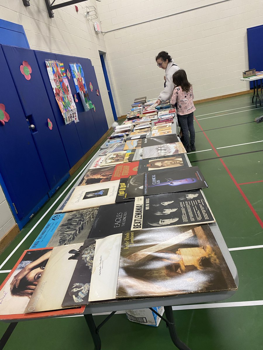 WoodroffeAvePS's tweet photo. It’s all about reading today! Used book sale, reading buddies and so much fun! @OCDSB https://t.co/8UMSy3fq3E