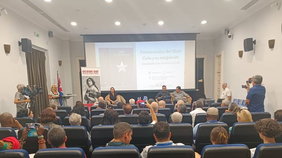 BrunoRguezP's tweet photo. Recibimos con satisfacción en nuestra capital🇨🇺 a compatriotas residentes en varias latitudes que participarán en la IV Conferencia "La Nación y la Emigración".

Serán jornadas de diálogo y patriotismo, en el empeño común de seguir afianzando los vínculos #JuntosXCuba. https://t.co/kXbutHgawg