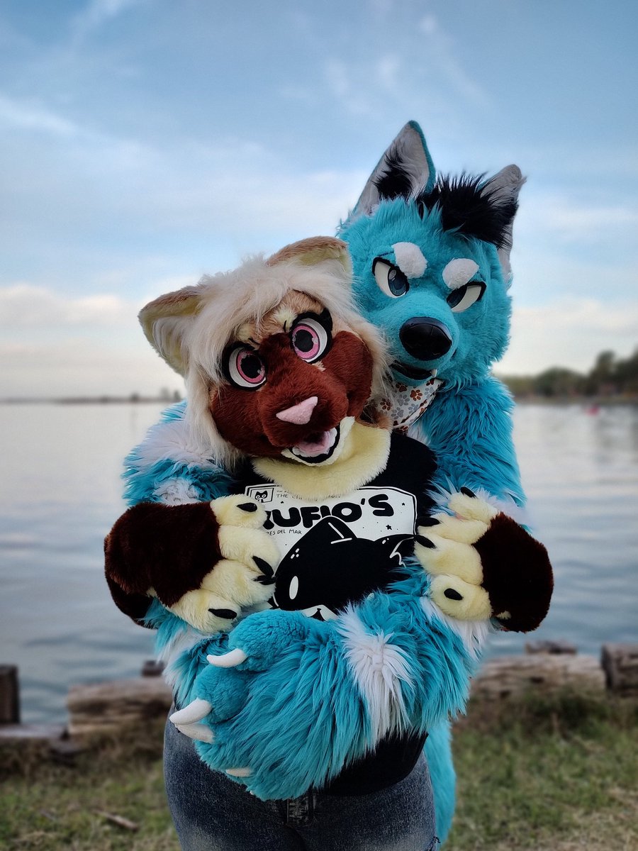 This #FursuitFriday is special because it is my bestie's birthday.

Hope you have a great day love u @FatiUVU 💙🤍