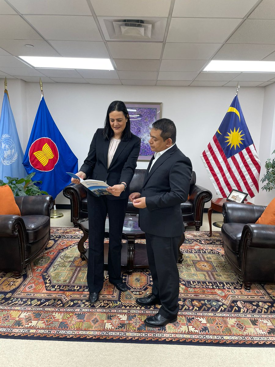 🇲🇾PR @DDFaisalM received a briefing from the UN Resident Coordinator @karimaelkorri on Malaysia's strides in SDGs. Malaysia will continue to strengthen collaboration with the UN Country Team to make progress in leaving no one behind. #LNOB #SDGs #Agenda2030