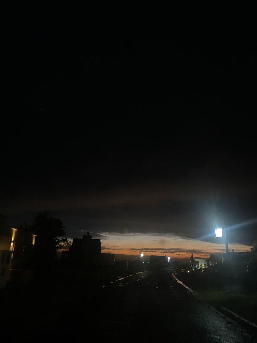 ZensSacha's tweet photo. #ContrasteNatural #Natural #Contraste #Lluvia #Rain #aAtardecer #Sunset https://t.co/wQGlnItEX1