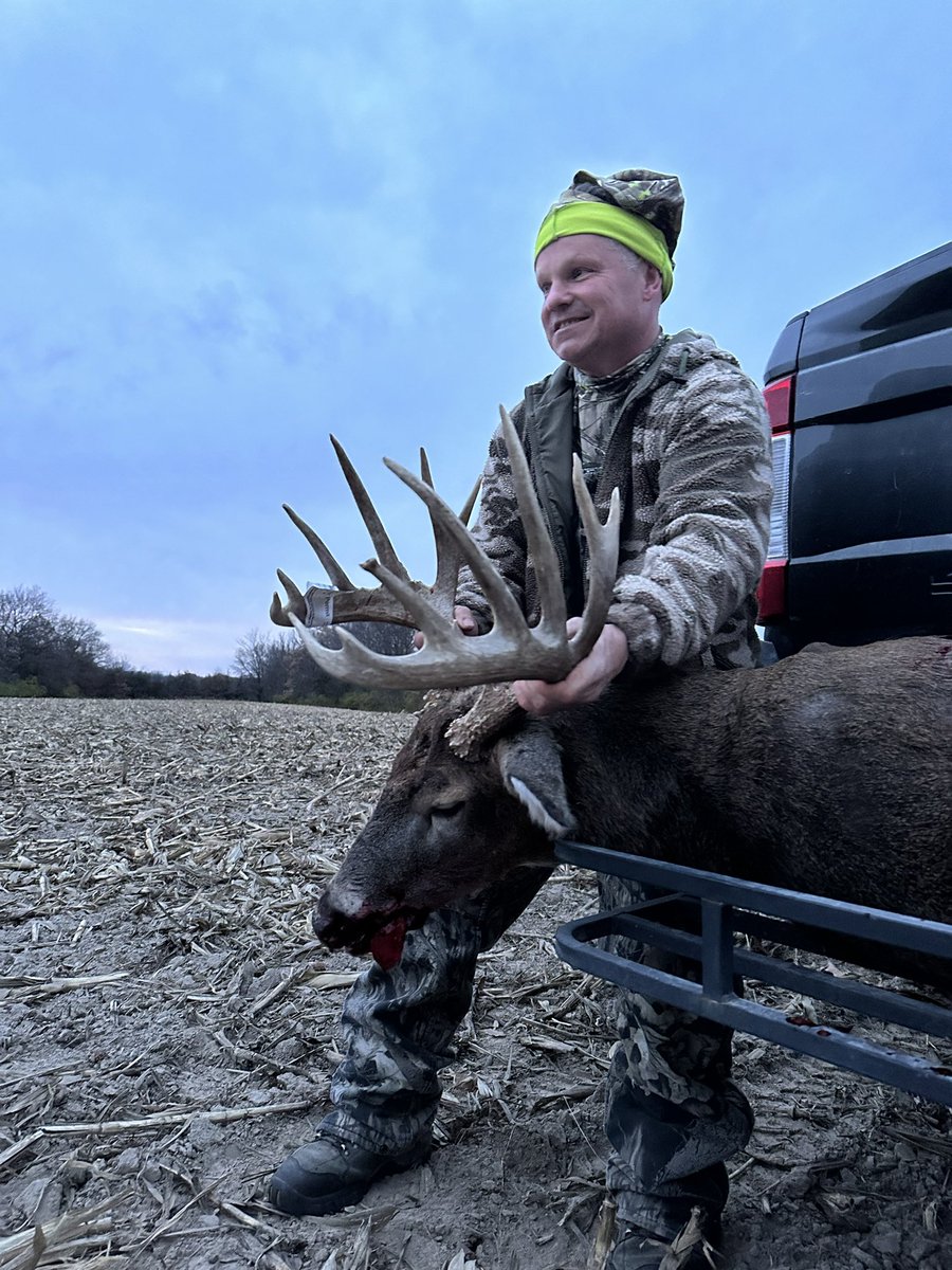 My buddy Jimmy got it done today in Illinois on his last bowhunt.  Rifle starts tomorrow. @tabrell77 🦌🦌 

#deerhunting #hunting  #rosiehuntingtonwhiteley #coolhunting #huntingtrip #pheasanthunting #bearhunting #huntingday #jktfoodhunting #photohunting  #huntinggirl