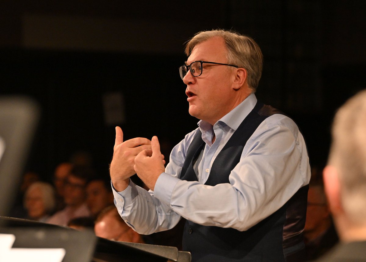 BBCSingers's tweet photo. Thank you &amp; bravo to our singers, conductor @nic_chalmers, organist @Ashleyjgrote and our presenter / guest conductor @edballs for two very special evenings at @Nrw_Cathedral and @smitf_london this week. 💐🎶 Together we celebrated the life and music of Herbert #Howells. https://t.co/6D4fOj3t1e