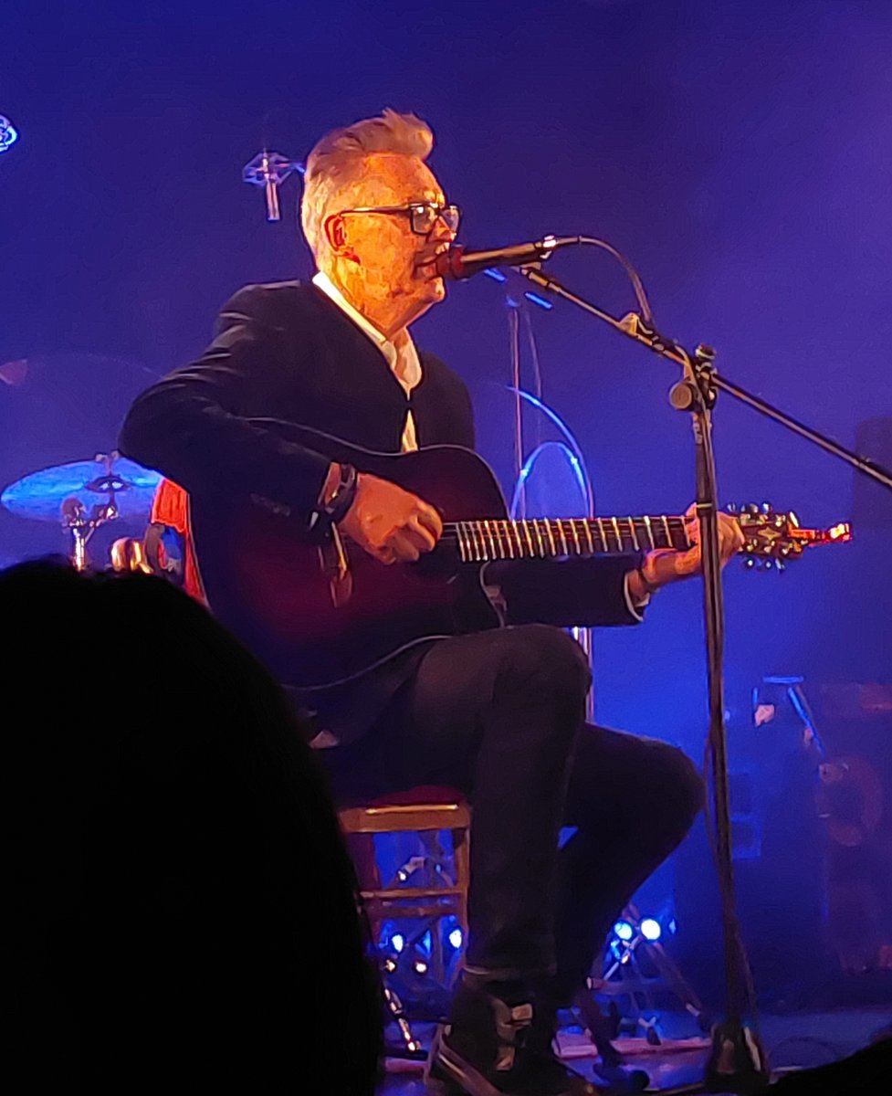 KenfaeFife's tweet photo. Small venue gig 3 for this week and the second sell out which is always good. Some new  and some classics from Grahame Skinner and then a storming set from the legend that is Chris Thomson and @thebathersoffi1. At the Kings Theatre Kirkcaldy https://t.co/3B5bD5jMVy