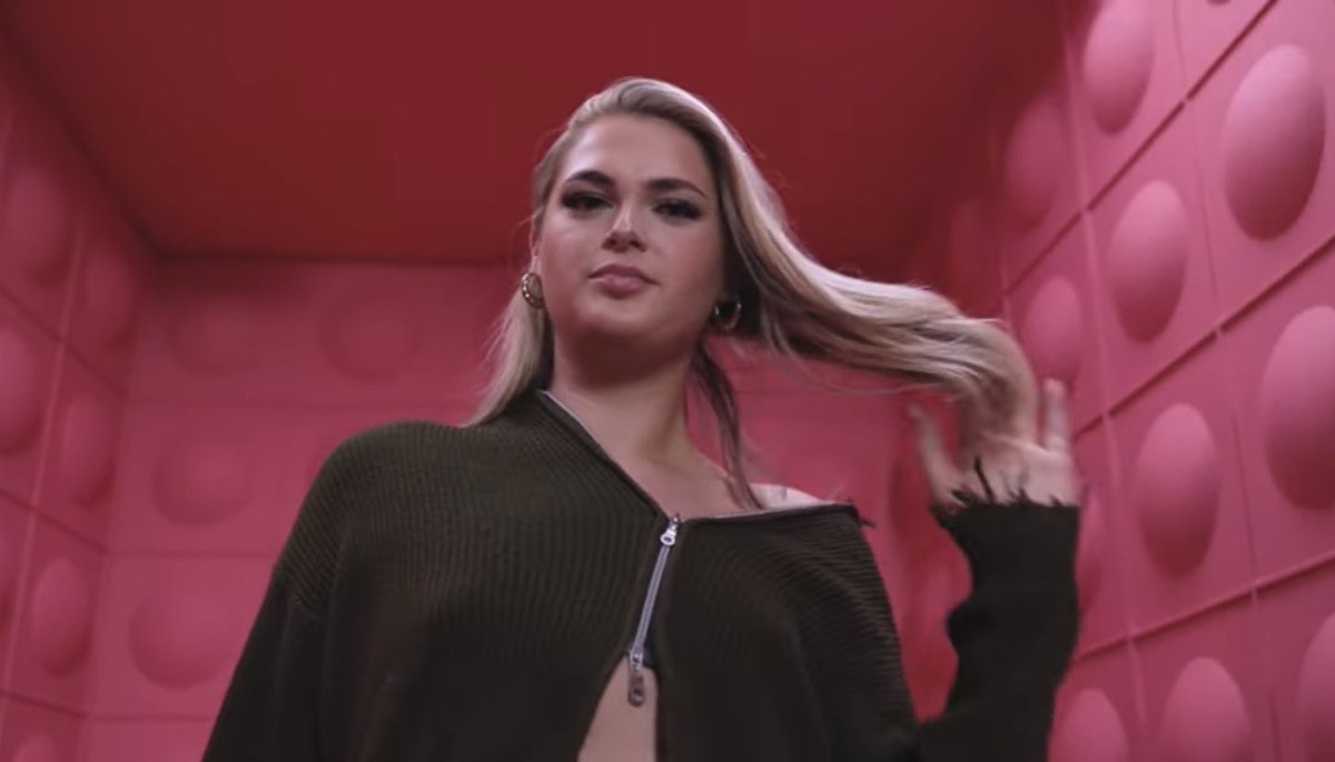HallieToWin's tweet photo. Hallie is currently the second most followed BB20 housemate on Instagram with 51.6k followers behind Zak who has 146k followers #BBUK #BBLL https://t.co/4Ik9AvDZUe