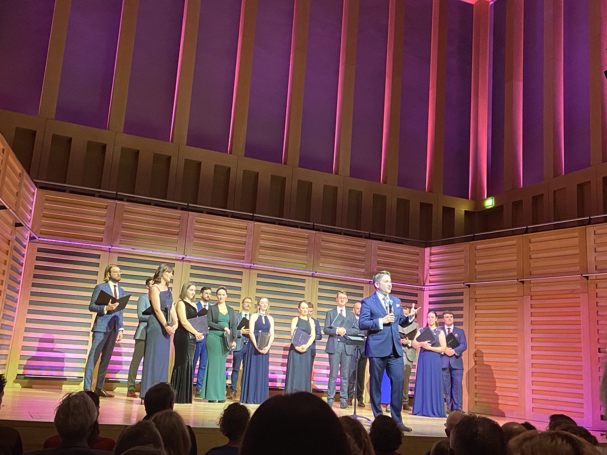 ⁦Insanely fine concert from ⁦@VOCES8⁩ - indulging @kingsplace with scintillating Ligeti, Bach, Vasks, Shaw, Elgar #soundunwrapped with ⁦@fhvln⁩ ⁦@mattdjsharp⁩ 🙏🏼🙏🏼🙏🏼🙏🏼 We need you on prescription 💉🧪