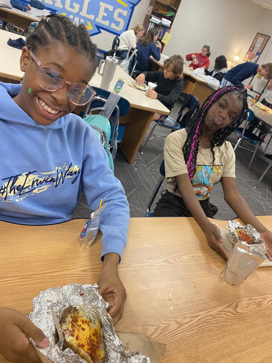 taram1970's tweet photo. Students prepped, @KPMisenheimer’s Culinary I class baked , then they ate!! Potato bar counting calories lab!  These kiddos really enjoyed this!
#EMS #LevelUp https://t.co/qbt9NjfZPV