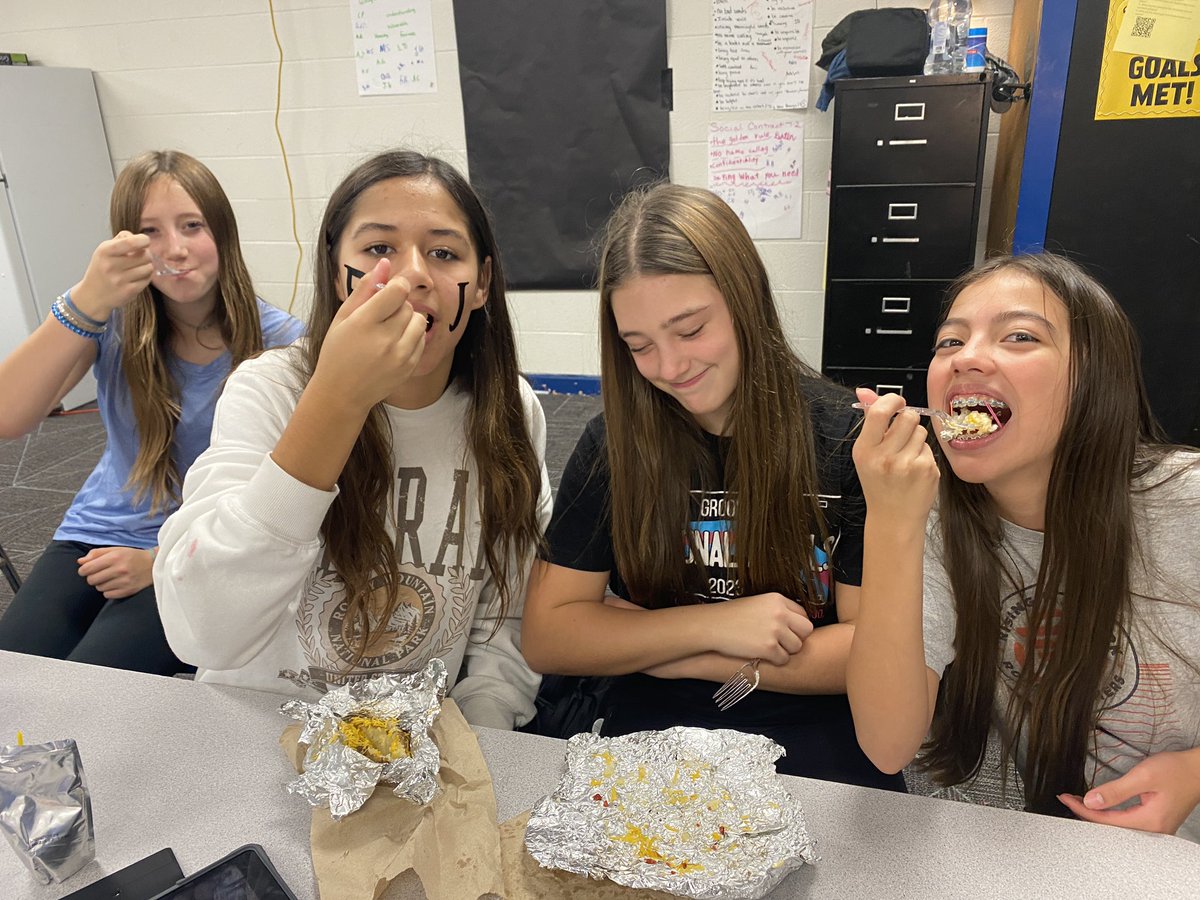 taram1970's tweet photo. Students prepped, @KPMisenheimer’s Culinary I class baked , then they ate!! Potato bar counting calories lab!  These kiddos really enjoyed this!
#EMS #LevelUp https://t.co/qbt9NjfZPV