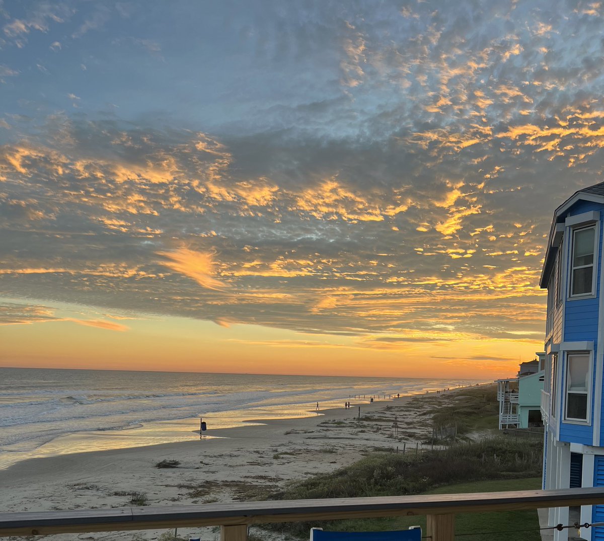 ChrissySeuffert's tweet photo. Galveston for the week 🫶🏻 https://t.co/8WTAO6ZcPf