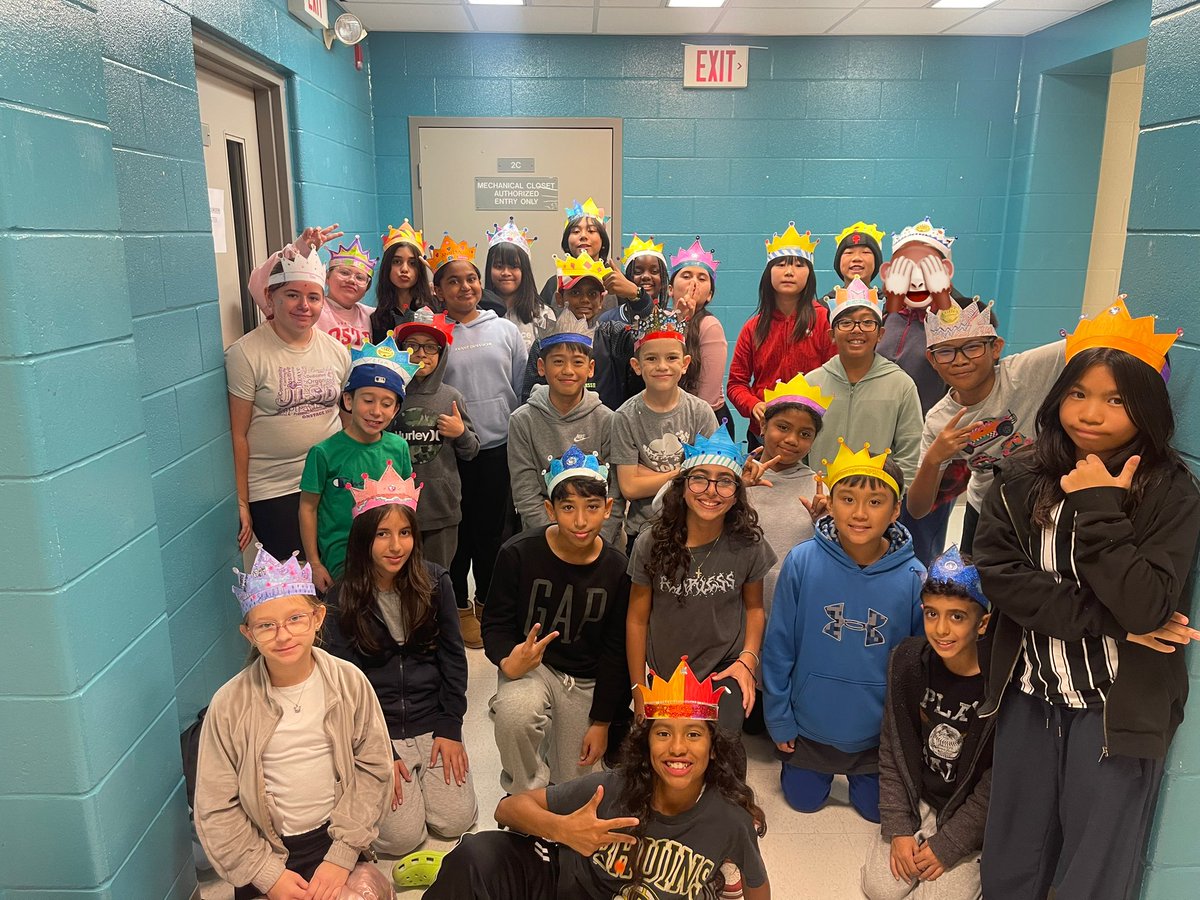 charrey2020's tweet photo. I LIKE THE ME I SEE! For our Wellness Day we focused on US! we all thought about what we like about ourselves and spent the day celebrating our God-given gifts ❤️ @SebastianDPCDSB @DPwellness4all @DPCDSBSchools https://t.co/PKGXA5Hg8U