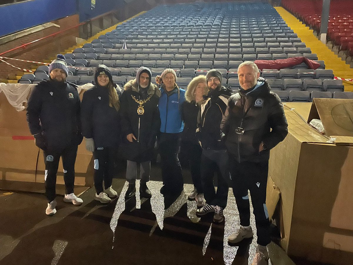 👋The @BwDMayor has arrived to take part in the Big Sleep Out as we support @nightsafebwd in tackling homelessness in @blackburndarwen! 🔗If you can, please donate here justgiving.com/campaign/ewood… #BRCTInclusion #BRCTEvents