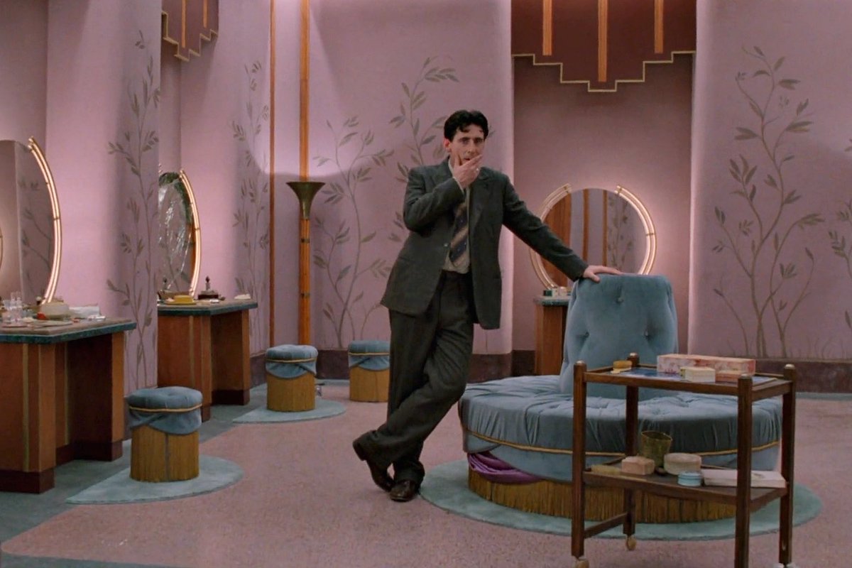 BRAINDEADLA's tweet photo. Satu

GOODBYE TO LANGUAGE - 7:30pm: Godard reimagines the possibilities of 3D with the help of his dog. Jealous lovers, metacinema etc

MILLER’S CROSSING - 9:15pm on 35mm: Gabriel Byrne loses his hat and gets beat up a lot in the Coen Bros rearticulation of the gangster genre. https://t.co/SKWz7bgWDJ
