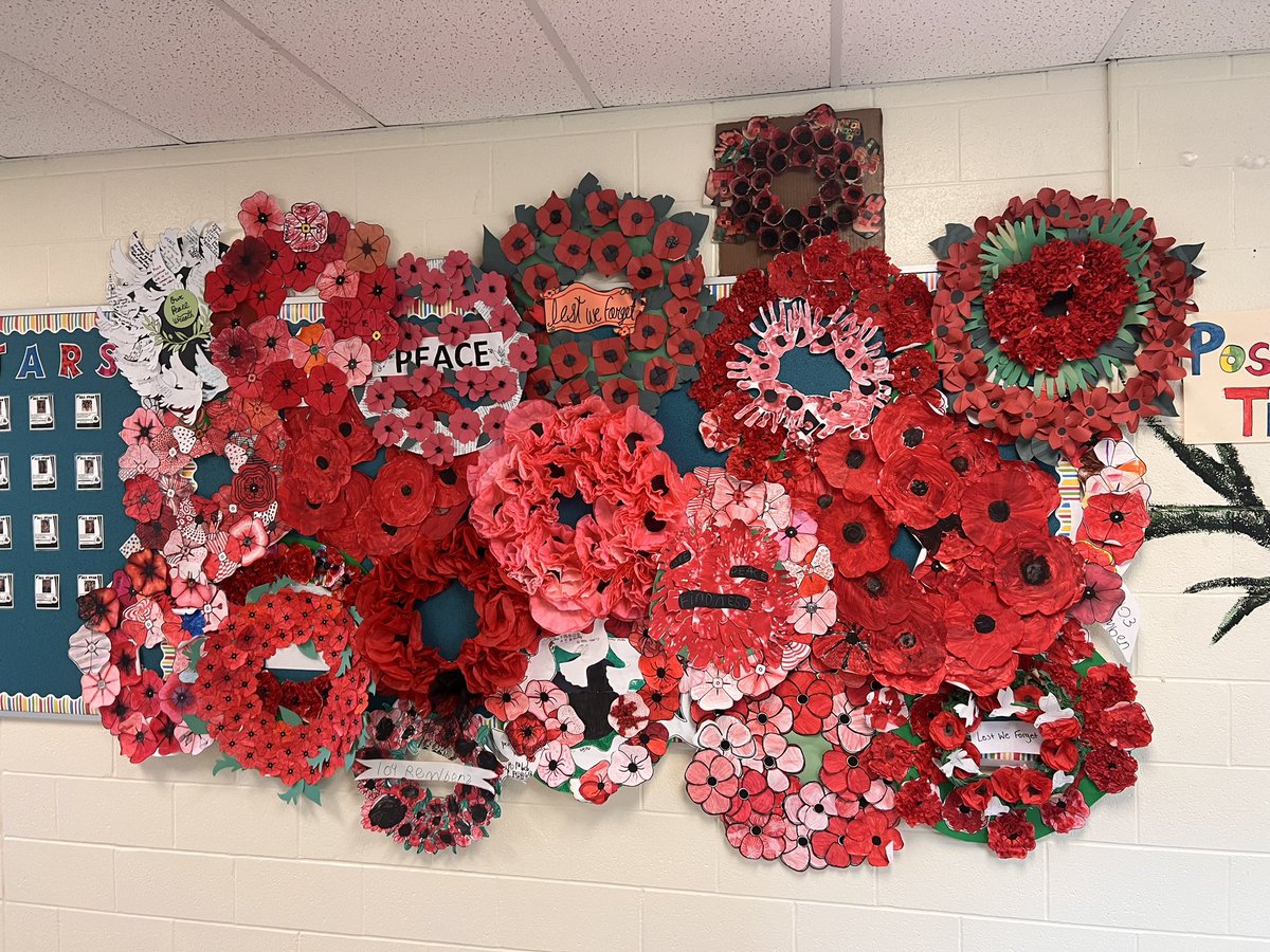 MsDargento's tweet photo. Our Remembrance Day assembly was held earlier this week, and this year every class had the opportunity to create their own class wreath. The wreaths were displayed during the assembly and I was blown away by how beautiful and creative they all were! https://t.co/Adg0COflev