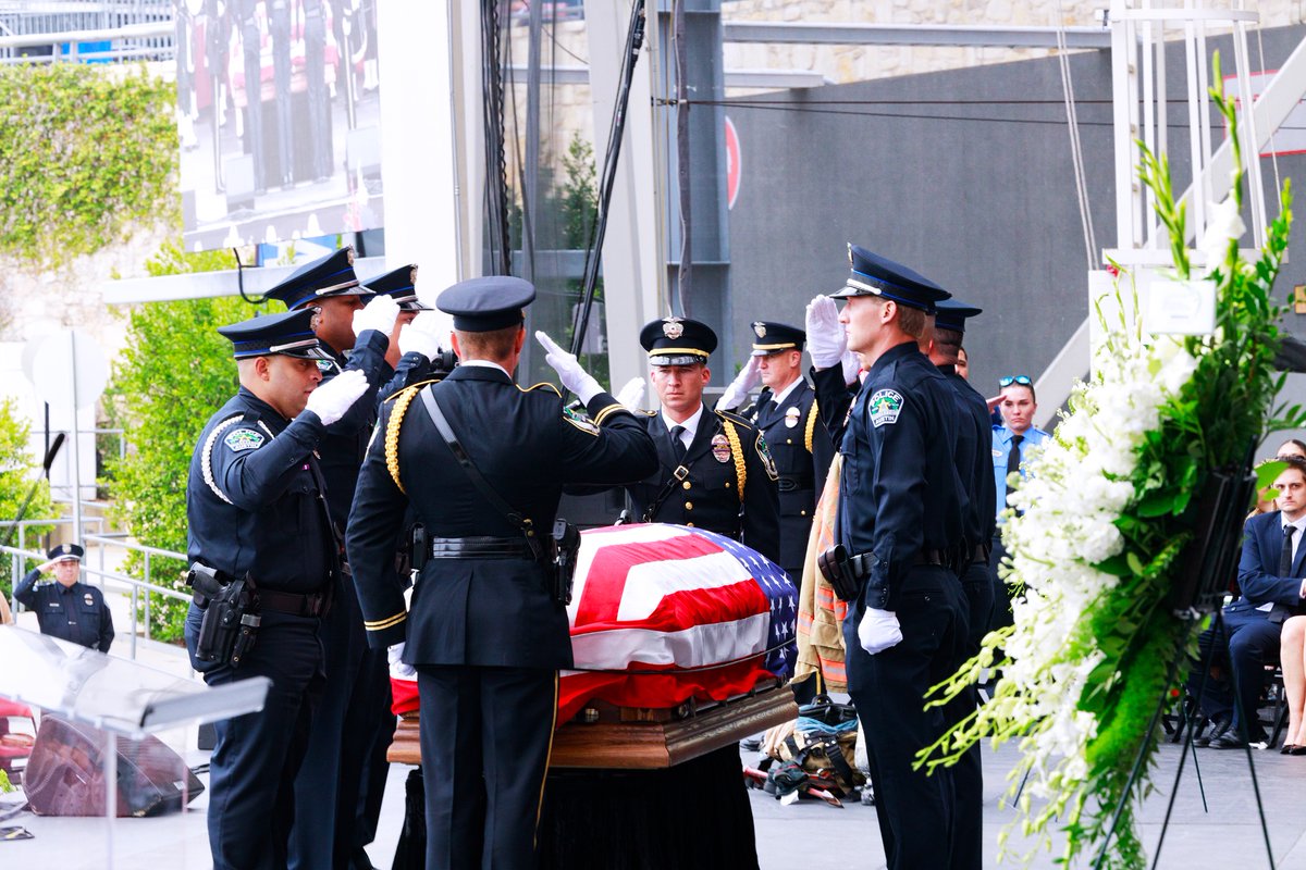 Austin_Police's tweet photo. We may not be able to hear your voice anymore, but your smiling face will remain in our memories forever as the face of a selfless hero.
Rest easy brother, we’ll take it from here. https://t.co/mdZGYoBLt4
