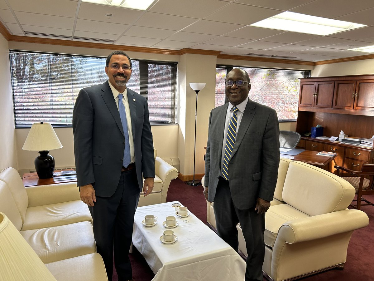 Wayne_SUNYPoly's tweet photo. Fantastic day indeed! Thank you @SUNYChancellor for starting your day with @SUNYPolyInst President Winston Soboyejo. https://t.co/22ogiVgh1g