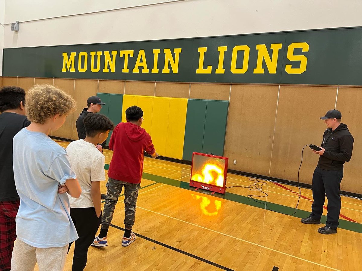 NLTahoeFire's tweet image. Friday’s are for fire extinguisher training at Incline Middle School. 
We may have played a game of knock out after.
Thanks for having us!

#FireExtinguisherTraining
#FireSafety
#Community
#nltfpd