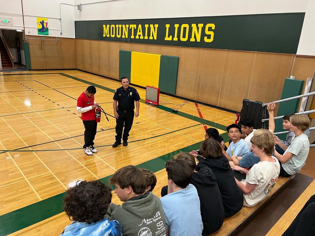 NLTahoeFire's tweet image. Friday’s are for fire extinguisher training at Incline Middle School. 
We may have played a game of knock out after.
Thanks for having us!

#FireExtinguisherTraining
#FireSafety
#Community
#nltfpd