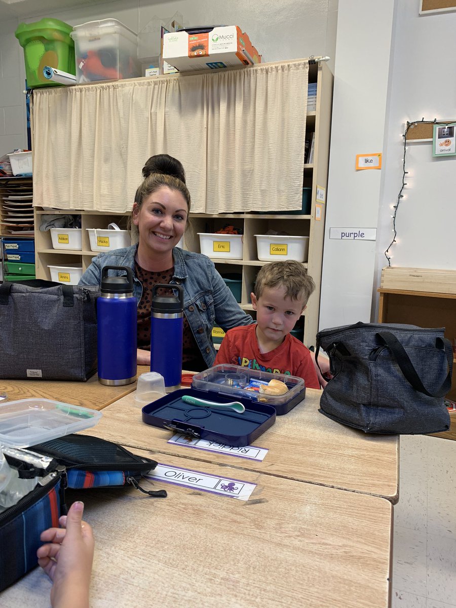 melroach17's tweet photo. Love matching with our students! @shcslangton #matchymatchy #notplanned #samedress #samelunchbag #sameyeti https://t.co/oWk0BB5hXc