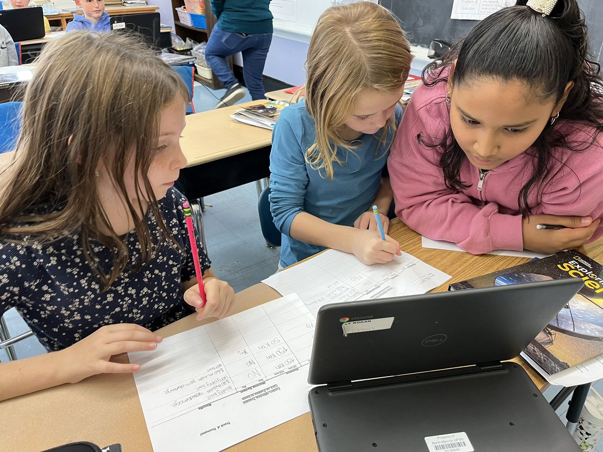 rothmancamp's tweet photo. Enjoying learning about variables that affect tsunamis with our Virtual Tsunami Lab !@rothmancamp @CampAvePride https://t.co/6B3QZYB1HX