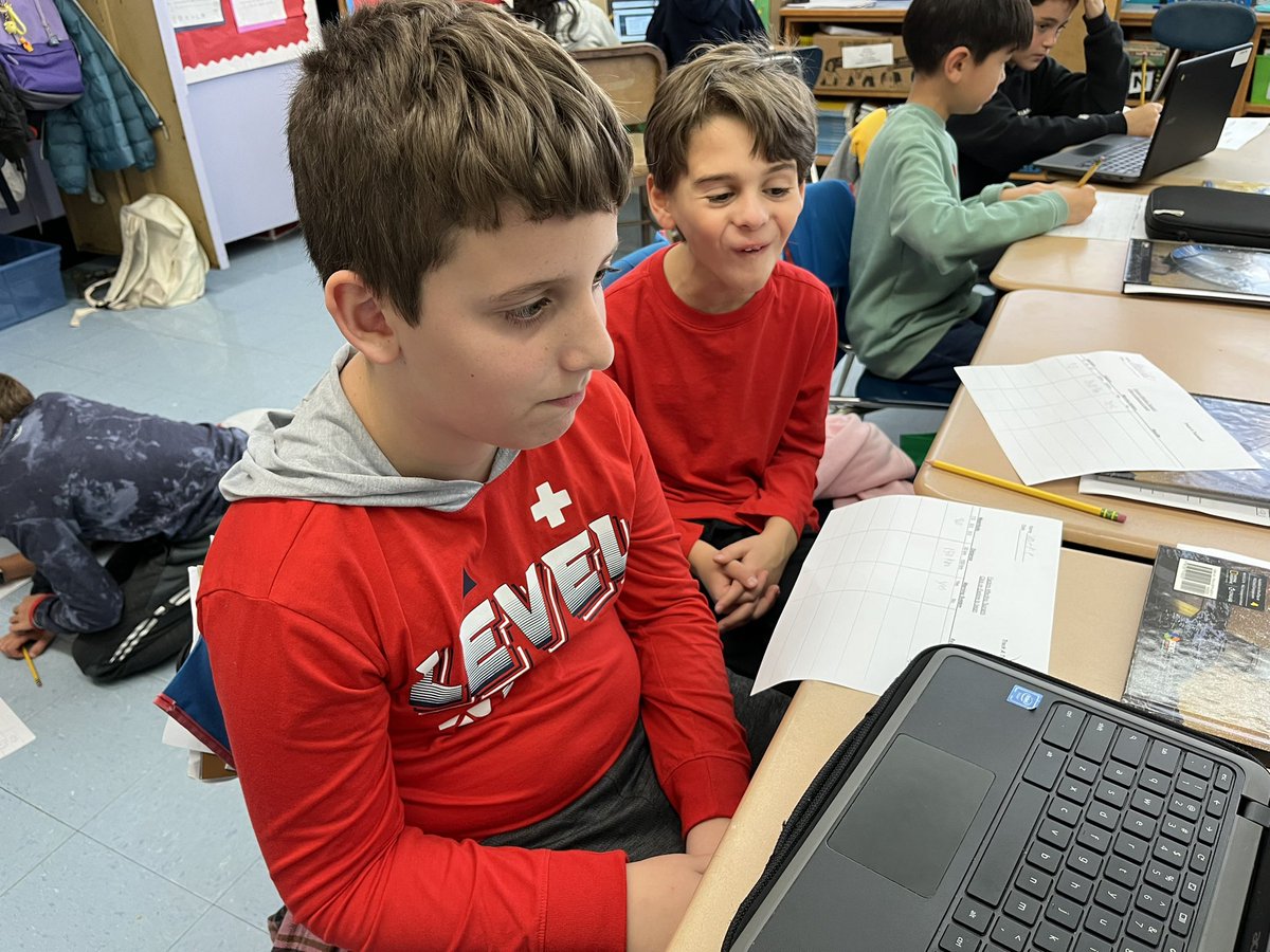 rothmancamp's tweet photo. Enjoying learning about variables that affect tsunamis with our Virtual Tsunami Lab !@rothmancamp @CampAvePride https://t.co/6B3QZYB1HX