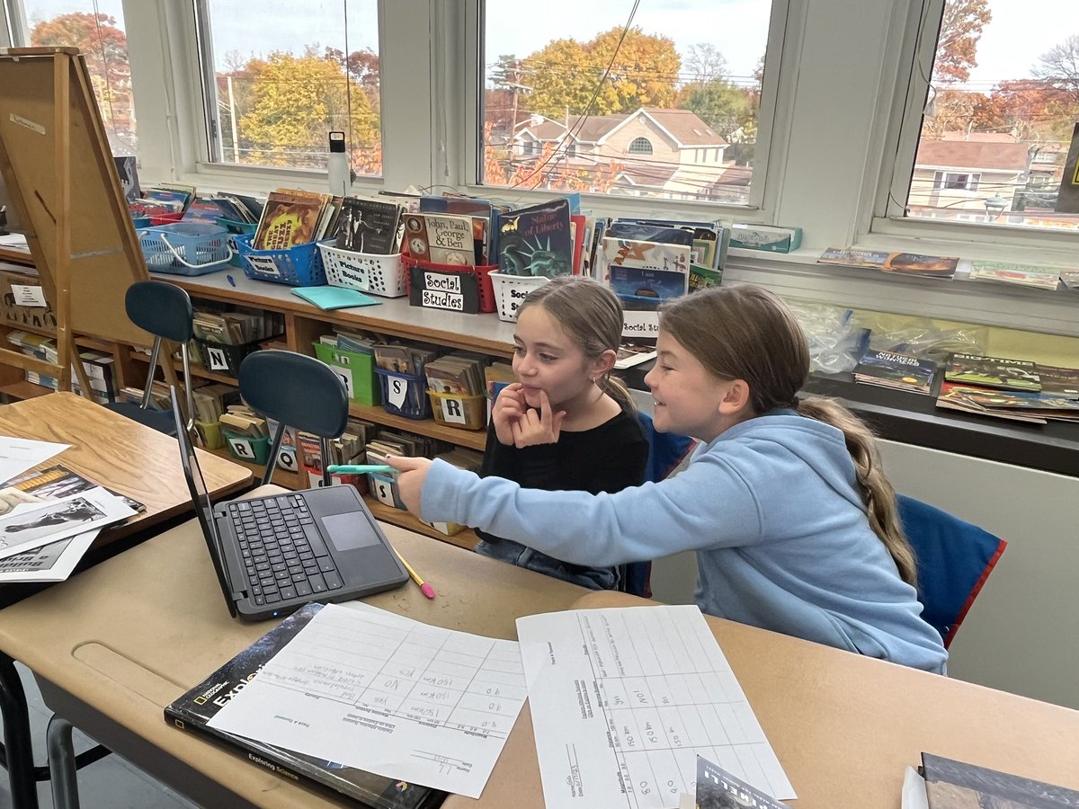 rothmancamp's tweet photo. Enjoying learning about variables that affect tsunamis with our Virtual Tsunami Lab !@rothmancamp @CampAvePride https://t.co/6B3QZYB1HX