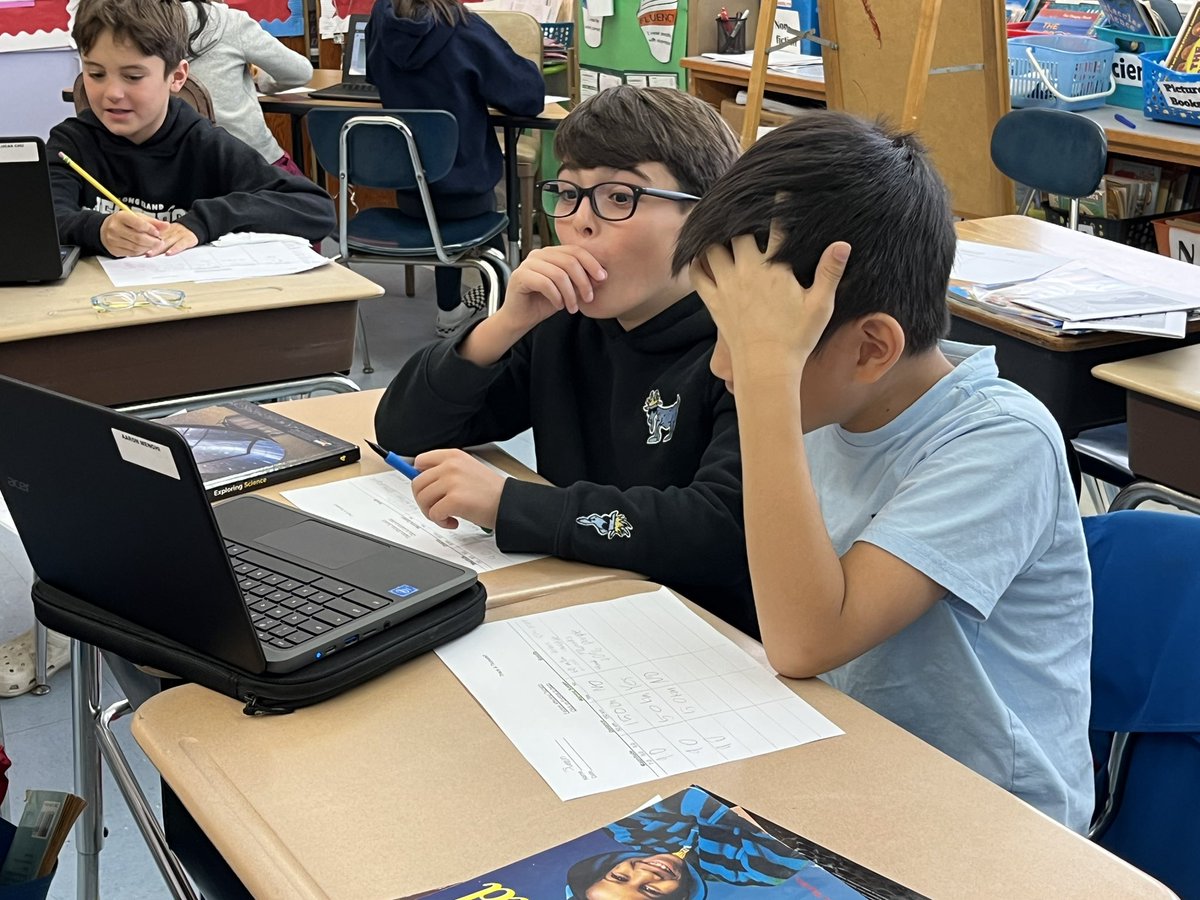 rothmancamp's tweet photo. Enjoying learning about variables that affect tsunamis with our Virtual Tsunami Lab !@rothmancamp @CampAvePride https://t.co/6B3QZYB1HX