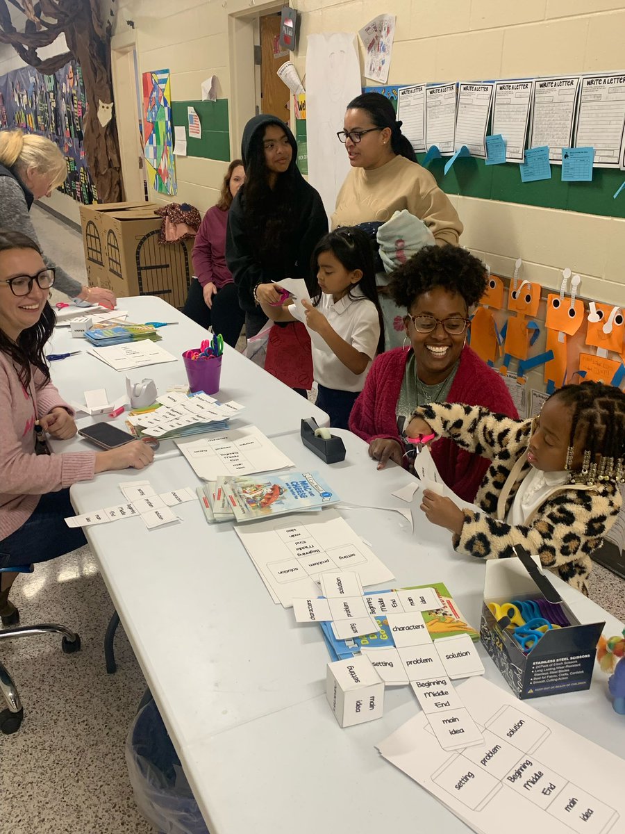 SWES_Station's tweet image. We celebrated @SCCPSS Literacy Week with family‼️🎉SWES families enjoyed playing interactive literacy games to encourage reading at home this week. #Gatornation #GatorsLead