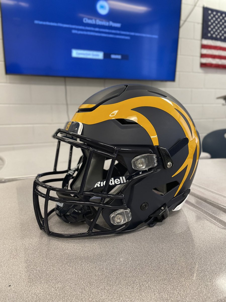BMSFootball0's tweet photo. New year, new look, new adventures! Put a little matte look to it. 🔥🔥🔥🦌🦌🦌 #RackCity https://t.co/yTESinMxaG