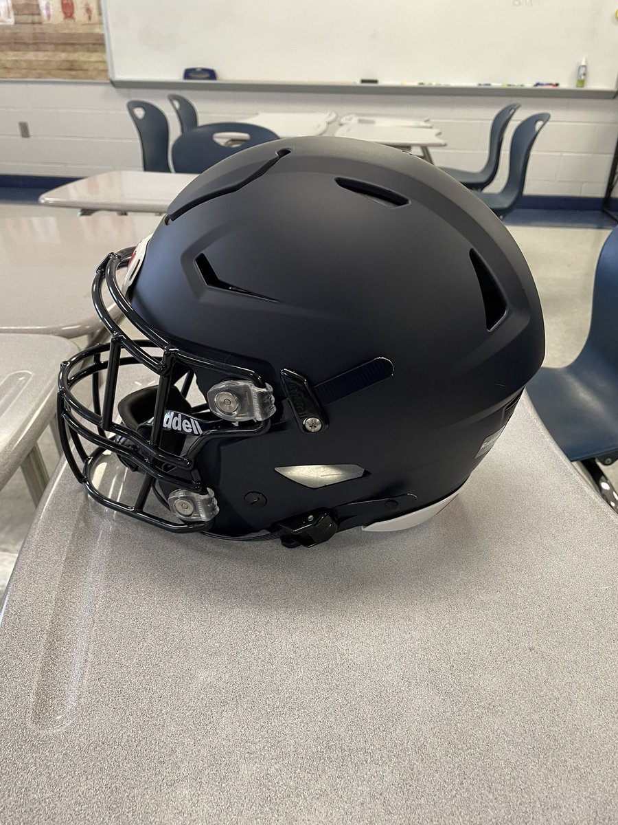 BMSFootball0's tweet photo. New year, new look, new adventures! Put a little matte look to it. 🔥🔥🔥🦌🦌🦌 #RackCity https://t.co/yTESinMxaG