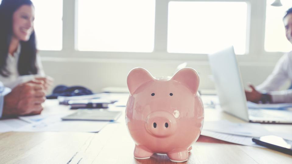 ForbesWomen's tweet photo. As we approach the end of the year, it's not just the holiday season that can trigger anxiety. Your annual performance review may flood you with mixed emotions. 
https://t.co/WfYbI7p1A6 https://t.co/xNFmw9kcK2