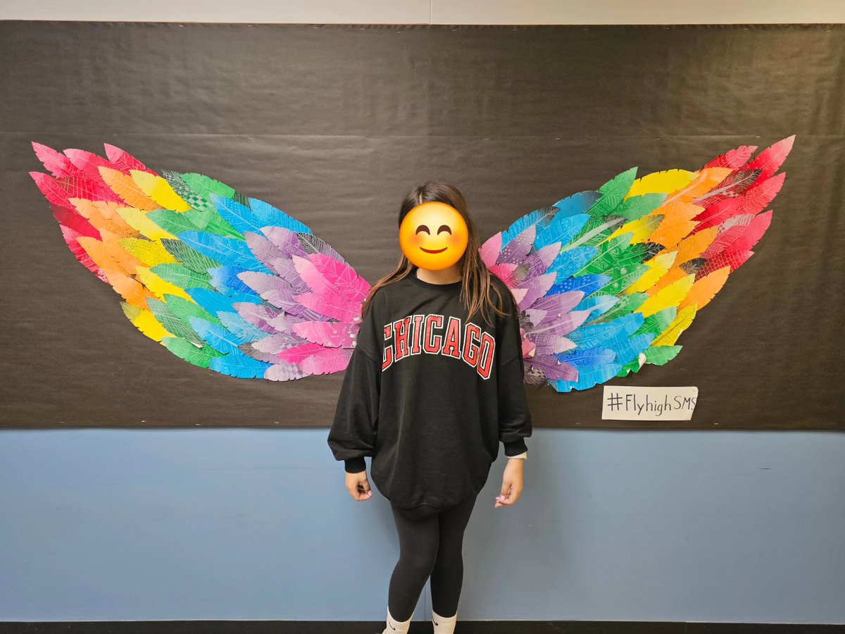 MrsStanleyArt's tweet photo. Meant to share these beautiful wings a lot earlier but life got in my way. #6thgraders worked together to make monochromatic, patterned feathers in the style of @kelseymontagueart Hoping these bright wings brought a smile to many people's faces. @northcolonieart @NorthColonieCSD https://t.co/DyFtaTxqhj